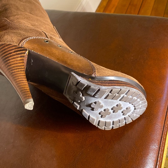 Guess brand, brown heeled boots. Size 8 1/2. - Picture 10 of 13